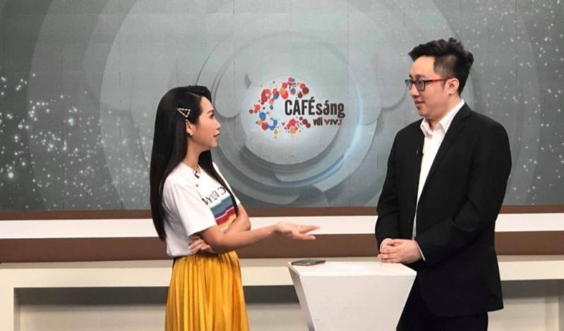 Ông Ngô Huy Tâm trong vai trò chuyên gia các chuyên đề “Con cái của chúng ta” trên sóng Cafe Sáng VTV3 - Đài Truyền hình Việt Nam. Ảnh: NVCC