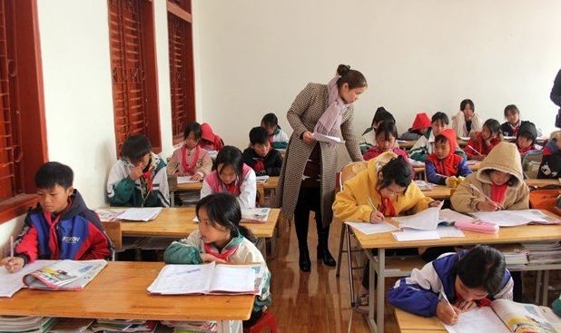 Học sinh Trường Tiểu học và THCS Tà Xùa (Bắc Yên, Sơn La) mặc áo ấm trong thời tiết giá lạnh.