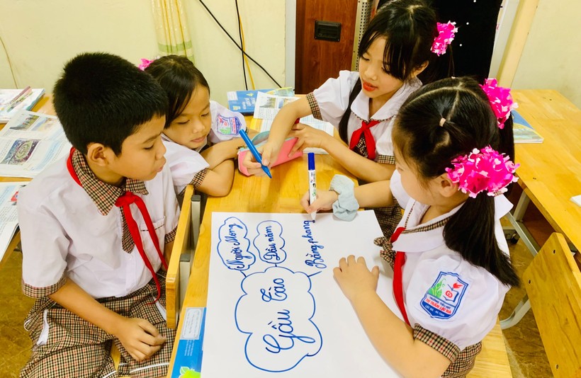 Học sinh lớp 4 Trường Tiểu học Ngô Đức Kế (Can Lộc, Hà Tĩnh) trong giờ học. Ảnh: TG