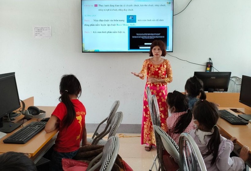 Giờ lên lớp của cô giáo Hoàng Thị Thanh Bình - Trường Tiểu học Phố Cáo. Ảnh: NVCC