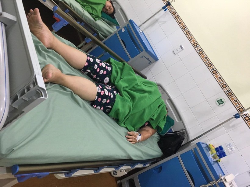 9 người trong nhóm khách du lịch đã phải cấp cứu ở bệnh viện sau khi dùng bữa trưa tại một nhà hàng đặc sản tại Đà Nẵng.