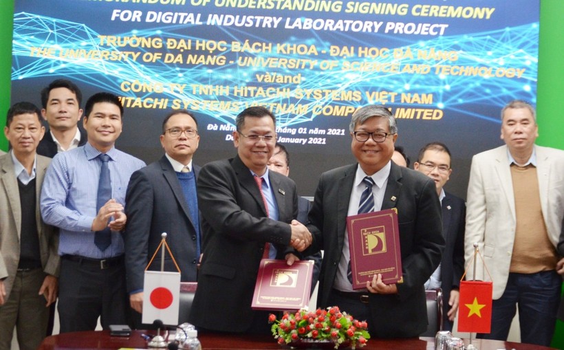 Trường ĐH Bách khoa, ĐH Đà Nẵng và Công ty Hitachi Systems Việt Nam ký kết.