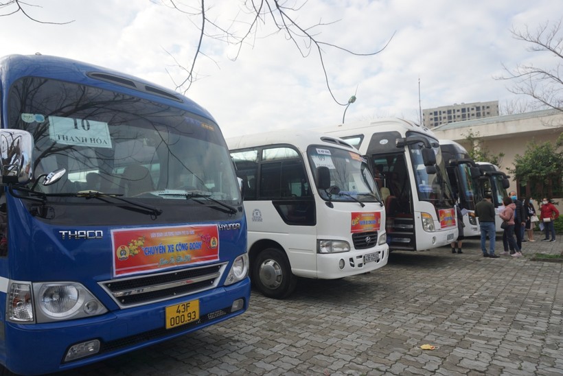 Gần 80 chuyến xe đưa gần 3.000 công nhân lao động có hoàn cảnh khó khăn trên địa bàn TP Đà Nẵng về quê ăn Tết.