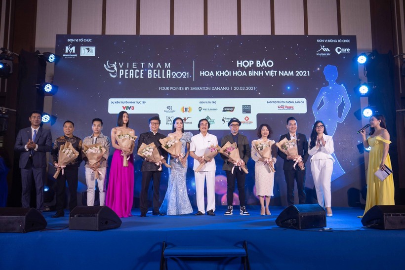 Ban tổ chức và Ban Giám khảo cuộc thi Hoa khôi Hòa bình Việt Nam 2021.