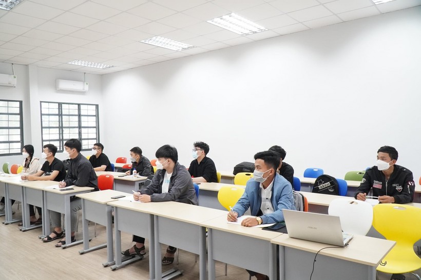 Trường Đại học Bách khoa, ĐH Đà Nẵng đảm bảo giãn cách sinh viên trong các phòng học.