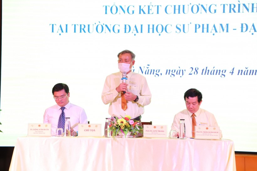 PGS.TS Lưu Trang - Hiệu trưởng Trường ĐH Sư phạm, ĐH Đà Nẵng chủ trì thảo luận tại Hội nghị tổng kết chương trình ETEP của nhà trường.