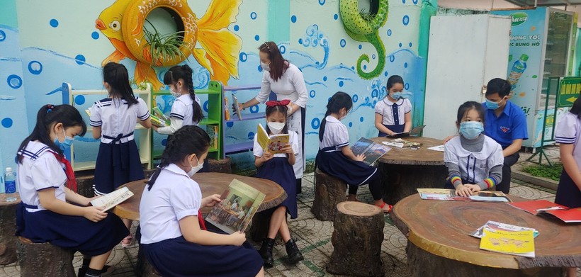 Nhiều học sinh hình thành được thói quen đọc sách từ mô hình "Thư viện hạnh phúc" của Trường Tiểu học Núi Thành. 