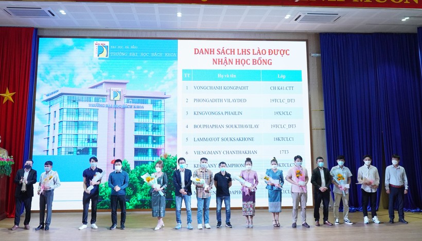 Trường ĐH Bách khoa, ĐH Đà Nẵng dành một quỹ học bổng riêng cho lưu học sinh Lào. 