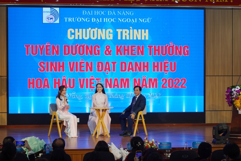 Hoa hậu Việt Nam 2022 Huỳnh Thị Thanh Thủy trở lại giảng đường ảnh 2