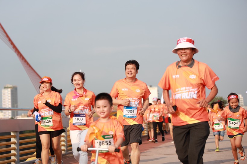 Giải chạy Happy Run tại Đà Nẵng thu hút hơn 3.500 người tham gia, gây quỹ hơn 3,5 tỷ đồng hỗ trợ trẻ em khó khăn. 