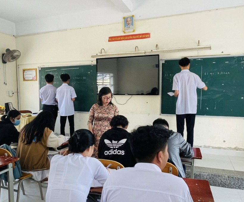 Giáo viên Đà Nẵng 'kê toa' cải thiện điểm thi tốt nghiệp môn Toán ảnh 1