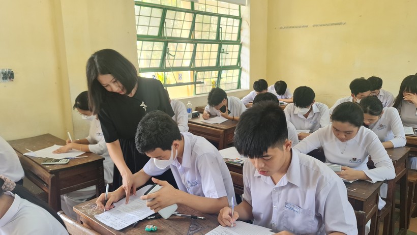 Học sinh lớp 12 Trường THPT Nguyễn Trãi (quận Liên Chiểu, TP Đà Nẵng) ôn thi tốt nghiệp. 