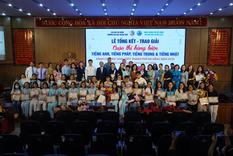 40 thí sinh vào vòng chung kết cuộc Hùng biện tiếng Anh, tiếng Pháp, tiếng Trung và tiếng Nhật do Trường ĐH Ngoại ngữ, ĐH Đà Nẵng tổ chức. 