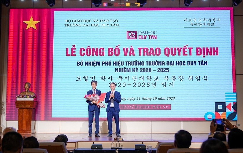 Sinh viên Duy Tân giành giải Honorable Mentions về Thiết kế Logo tại Mỹ Truong-dh-duy-tan-bo-nhiem-pho-hieu-truong-9912