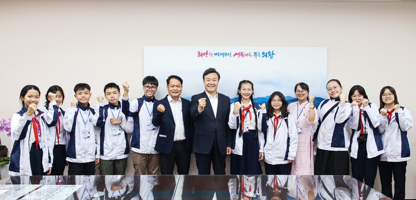 Ông Kim Sung Jei – Thị trưởng thành phố Uiwang gặp gỡ Đoàn học sinh quận Hải Châu (Đà Nẵng) 