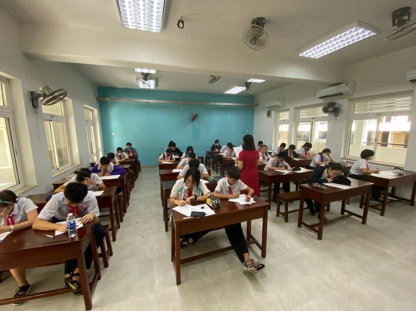 Học sinh Trường THCS Trưng Vương (quận Hải Châu, TP Đà Nẵng) làm bài kiểm tra. (Ảnh: NTCC)
