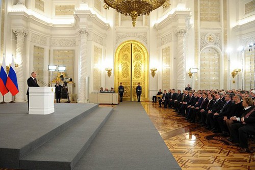 Tổng thống Putin phát biểu trước đông đảo giới chức Nga và Crimea. Ảnh: Kremlin