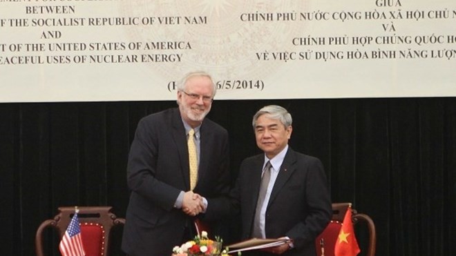 Lễ ký Hiệp định hợp tác giữa Việt Nam và Hoa Kỳ về sử dụng hòa bình năng lượng hạt nhân (Hiệp định 123). Ảnh: TTXVN