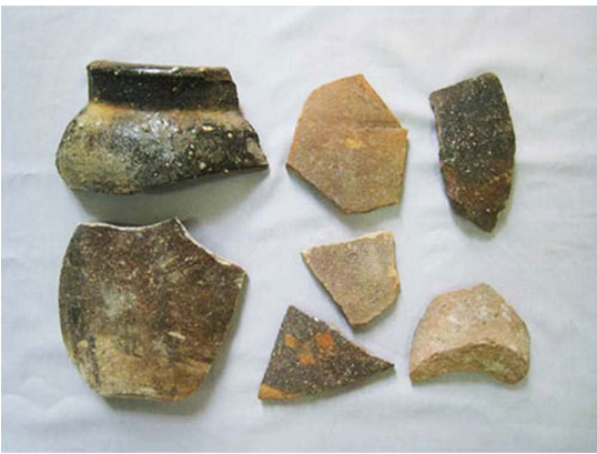 Hiện vật thu được tại đảo Trường Sa Lớn vào tháng 6-2014 (Ảnh do Viện Khảo cổ học cung cấp)