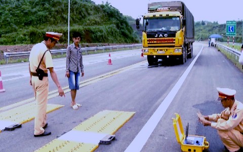 Kiểm tra tải trọng xe trên cao tốc Nội Bài - Lào Cai