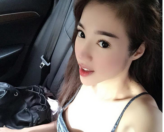 Elly Trần: Làm mẹ vẫn không quên nóng bỏng