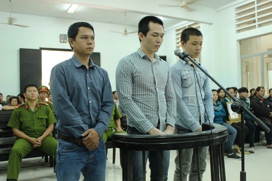 Các bị cáo Lê Ngọc Tâm, Lê Minh Phát, Khỏe (từ trái qua)