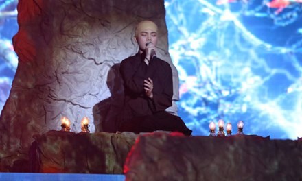 Giang Hồng Ngọc hát "Chị tôi" của diva Mỹ Linh.