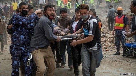 Ác mộng động đất Nepal: Thương vong lên hơn 2.000 người