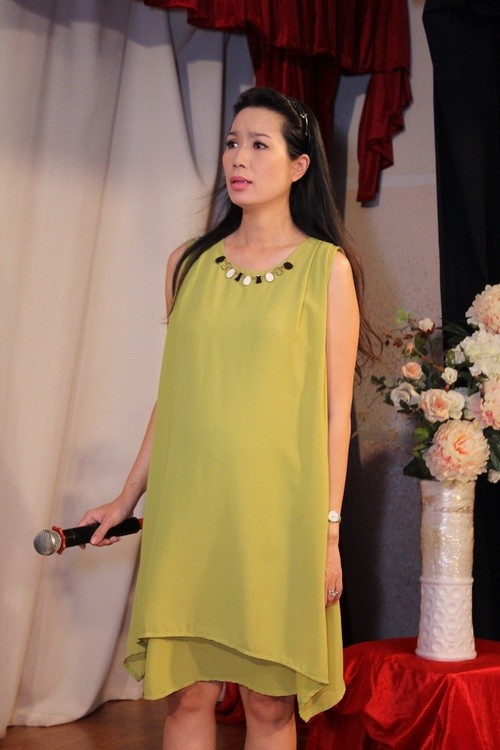 Á hậu Trịnh Kim Chi sắp sinh con gái thứ 2