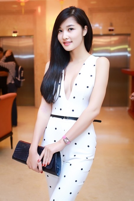 Hoa hậu Triệu Thị Hà gợi cảm, Kim Lý lịch thiệp dự sự kiện
