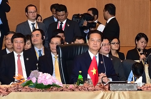 Thủ tướng Nguyễn Tấn Dũng dẫn đầu đoàn đại biểu Việt Nam tham dự Hội nghị cấp cao Đông Á. Ảnh: VGP