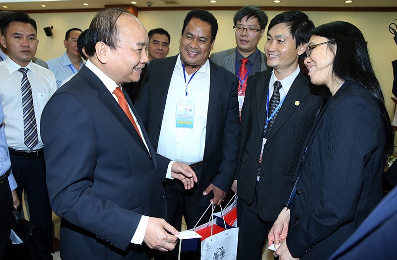 Thủ tướng gặp chuyên gia, doanh nhân Việt Nam tiêu biểu ở nước ngoài