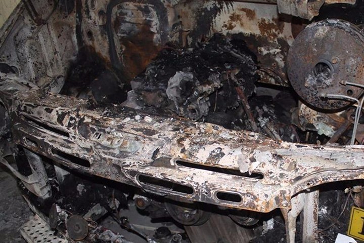 Ôtô đậu trong hầm chung cư bất ngờ bốc cháy