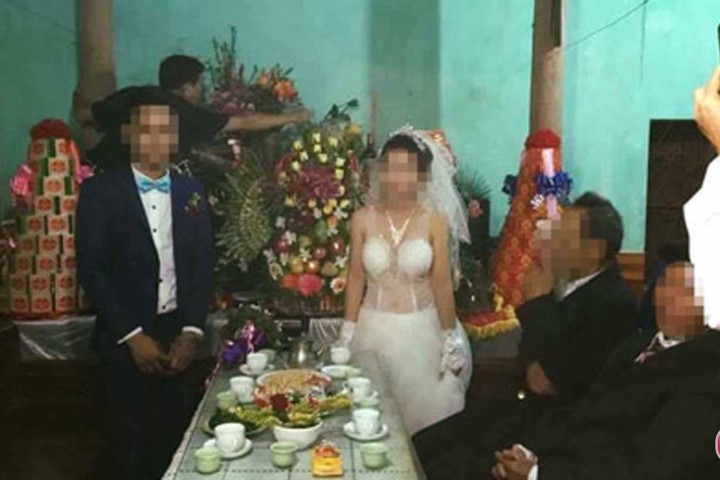 Cô dâu mặc váy cưới xuyên thấu tại đám cưới quê gây tranh cãi