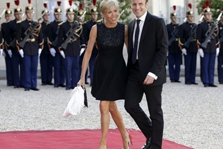 Chuyện tình của ứng viên tổng thống Pháp kém vợ 24 tuổi