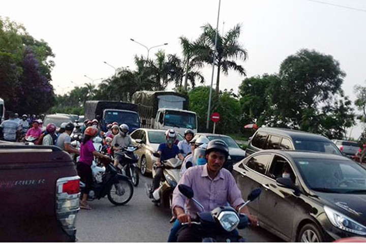 Hà Nội: Tai nạn kinh hoàng trên đường vào Ecopark, 3 người nhập viện