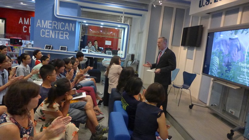Đại sứ Hoa Kỳ tại Việt Nam Ted Osius phát biểu tại buổi tọa đàm