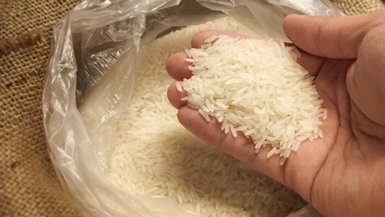 Bỏ 1 nắm gạo vào phích nước, sau 12 tiếng bạn sẽ thấy mình cần phải chia sẻ ngay mẹo này!