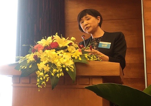 Bà Hye-On YOON - Đại diện Hiệp hội Kỹ sư và nhà khoa học nữ Hàn Quốc (KWSE) báo cáo tại Hội nghị 