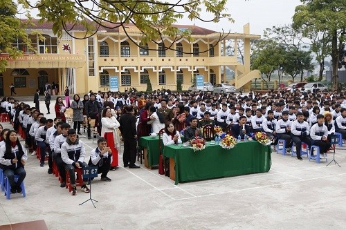 Trường học Tuyên Quang tổ chức hoạt động tháng 12 hướng về người lính