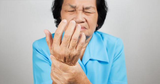 Tê tay cũng là dấu hiệu của một căn bệnh hiểm nghèo: 6 loại bệnh dẫn đến triệu chứng tê tay, không bao giờ được xem thường!