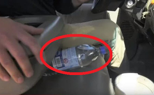 Chớ tiện tay để chai nước lọc lên ghế xe ô tô: Hiểm họa khôn lường nhiều người chưa biết!