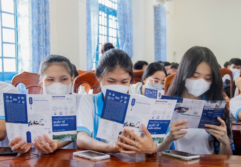 ĐH Quốc tế Miền Đông phổ biến chính sách học bổng tại An Giang ảnh 2
