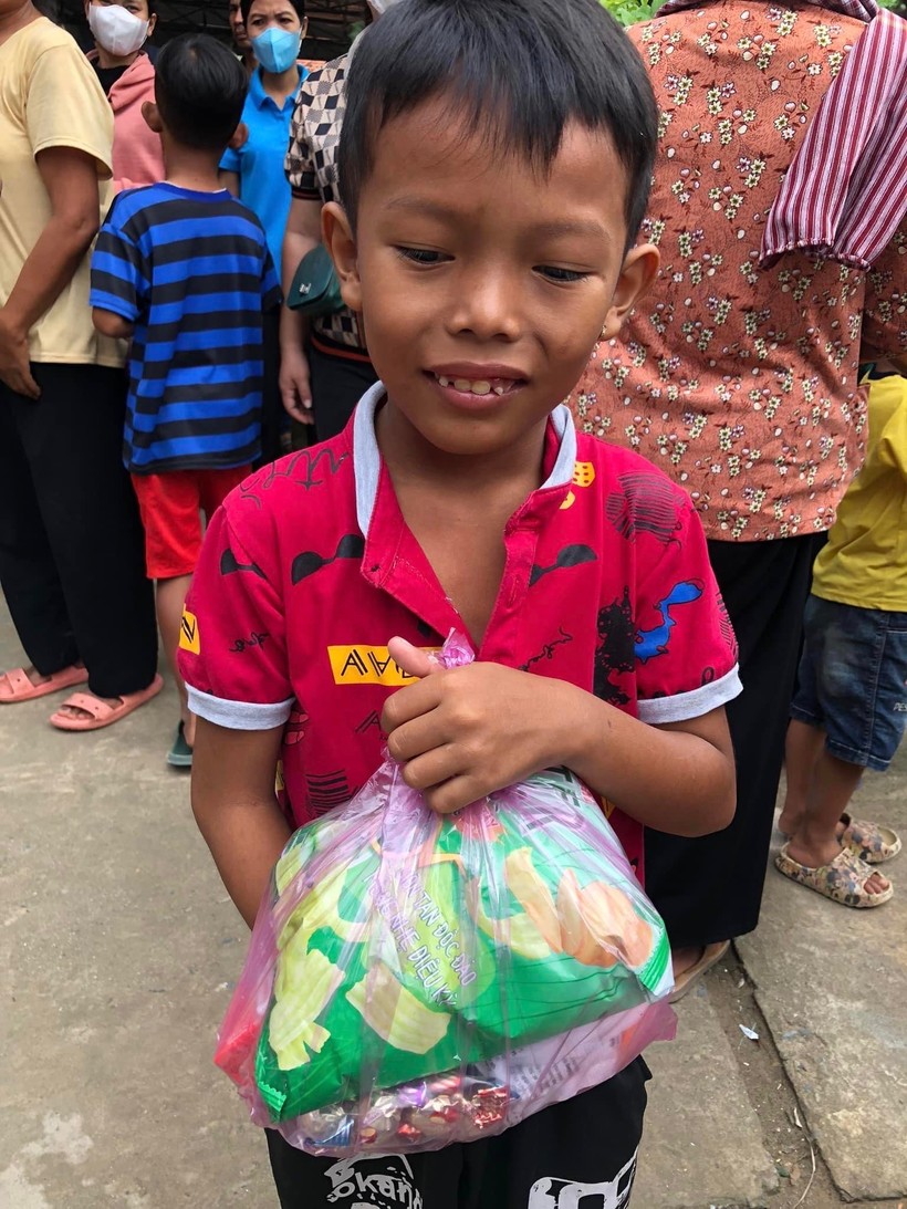 An Giang trao 500 phần quà cho đồng bào Khmer nghèo huyện Tri Tôn ảnh 2