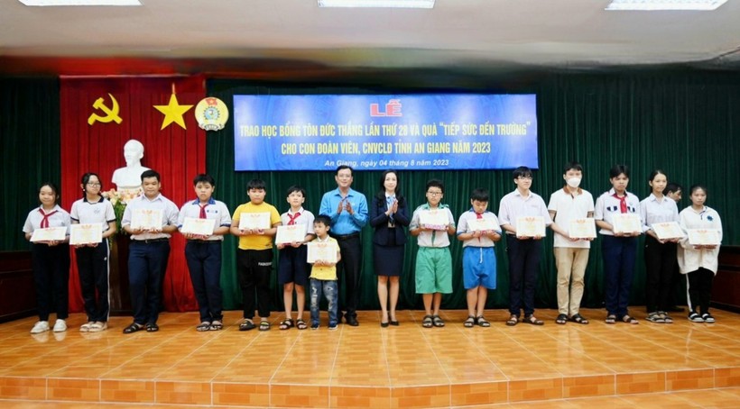 An Giang đã trao hơn 2.000 học bổng mang tên Chủ tịch Tôn Đức Thắng ảnh 2