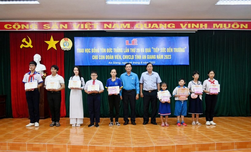 An Giang đã trao hơn 2.000 học bổng mang tên Chủ tịch Tôn Đức Thắng ảnh 3