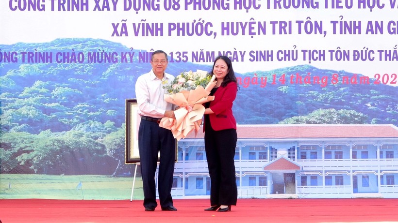 Phó Chủ tịch nước Võ Thị Ánh Xuân dự Lễ khánh thành Trường TH&THCS Vĩnh Phước ảnh 5