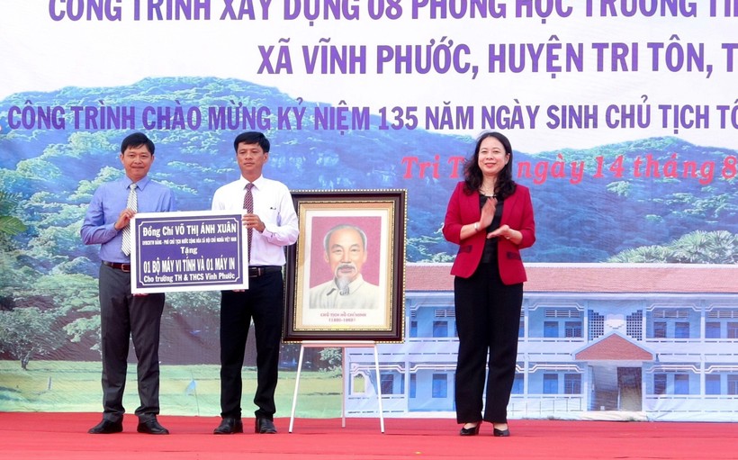Phó Chủ tịch nước Võ Thị Ánh Xuân dự Lễ khánh thành Trường TH&THCS Vĩnh Phước ảnh 1
