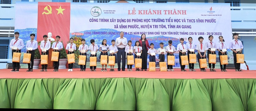 Phó Chủ tịch nước Võ Thị Ánh Xuân dự Lễ khánh thành Trường TH&THCS Vĩnh Phước ảnh 2