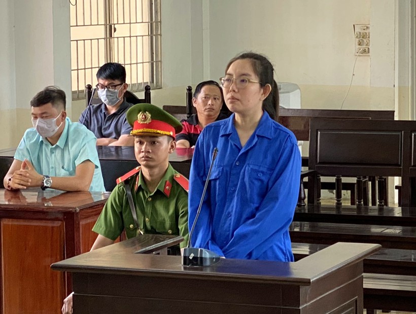 Phan Huỳnh Trúc Vi tại tòa. (Ảnh: C.H)